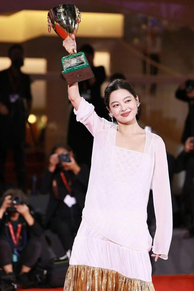 因为辛芷蕾CHANEL这次威尼斯电影节赢麻了！