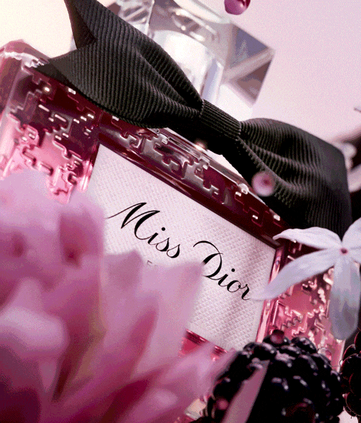 跟随迪奥小姐开启以香气书写的新诗篇